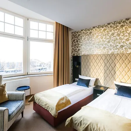 Royal International Szálloda 4*