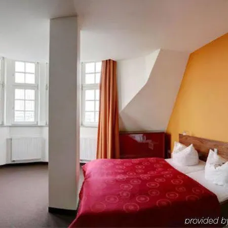 Royal International Hotel 4*