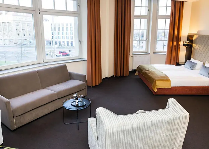 Royal International Hotel 4*