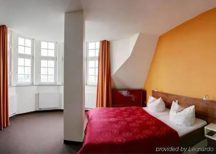 Royal International Hotel 4*